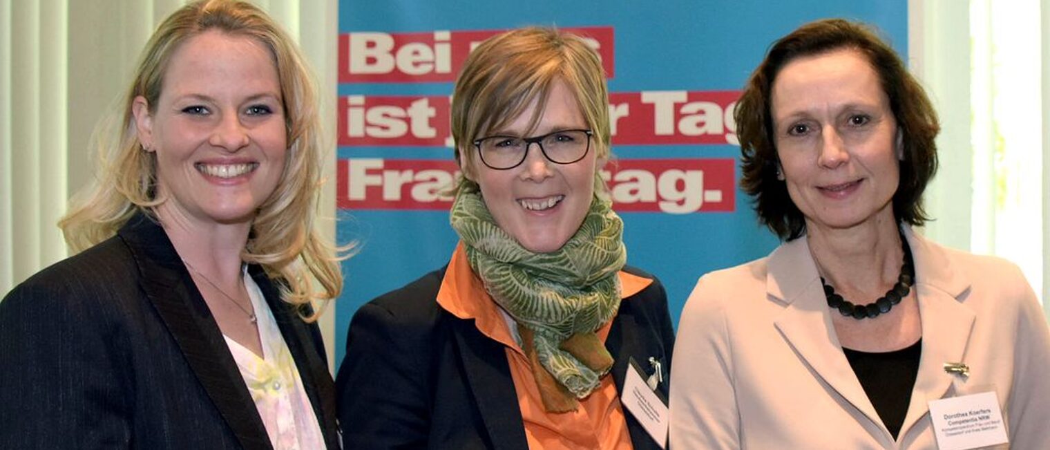 v.l.: Janine Kirchmair, Friseurmeisterin und Unternehmerin; Claudia Schulte, Leiterin Betriebsberatung HWK und Dorothea Körfers, Competentia NRW.