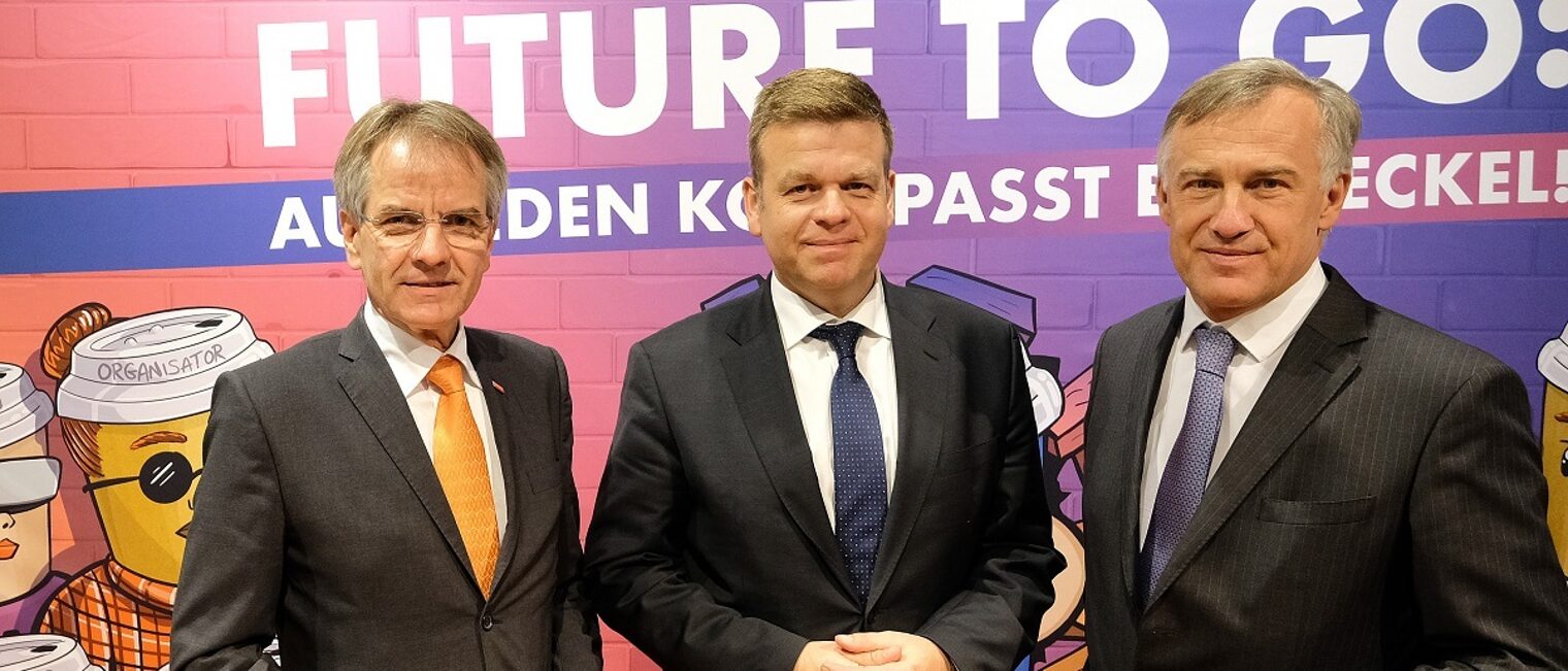  (v. l.): HWK-Präsident Andreas Ehlert, Staatssekretär Matthias Heidmeier und IHK-Vizepräsident Dr. Karl Hans Arnold