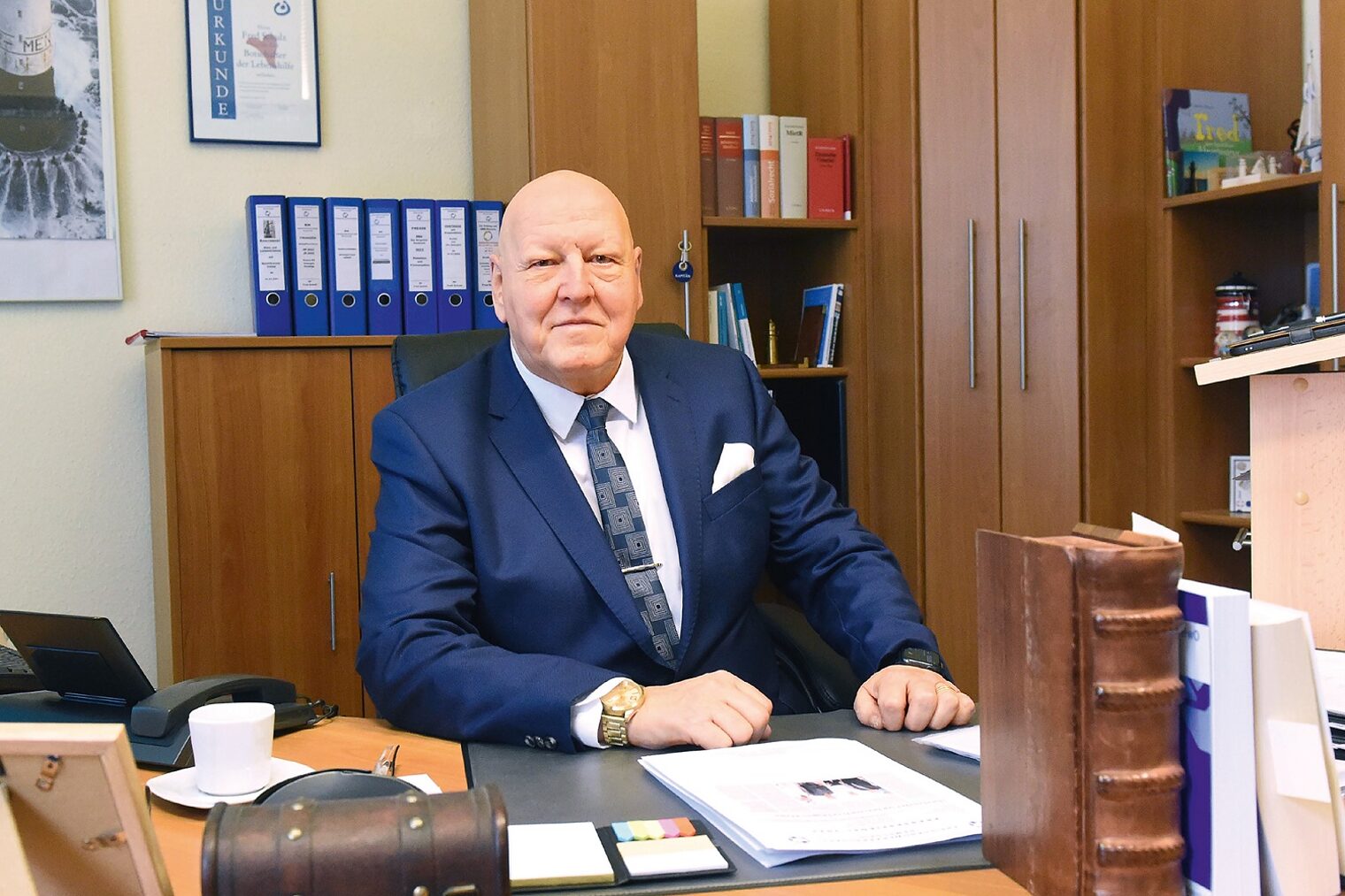 Fred Schulz, Geschäftsführer der Kreishandwerkerschaft Remscheid, an seinem Schreibtisch