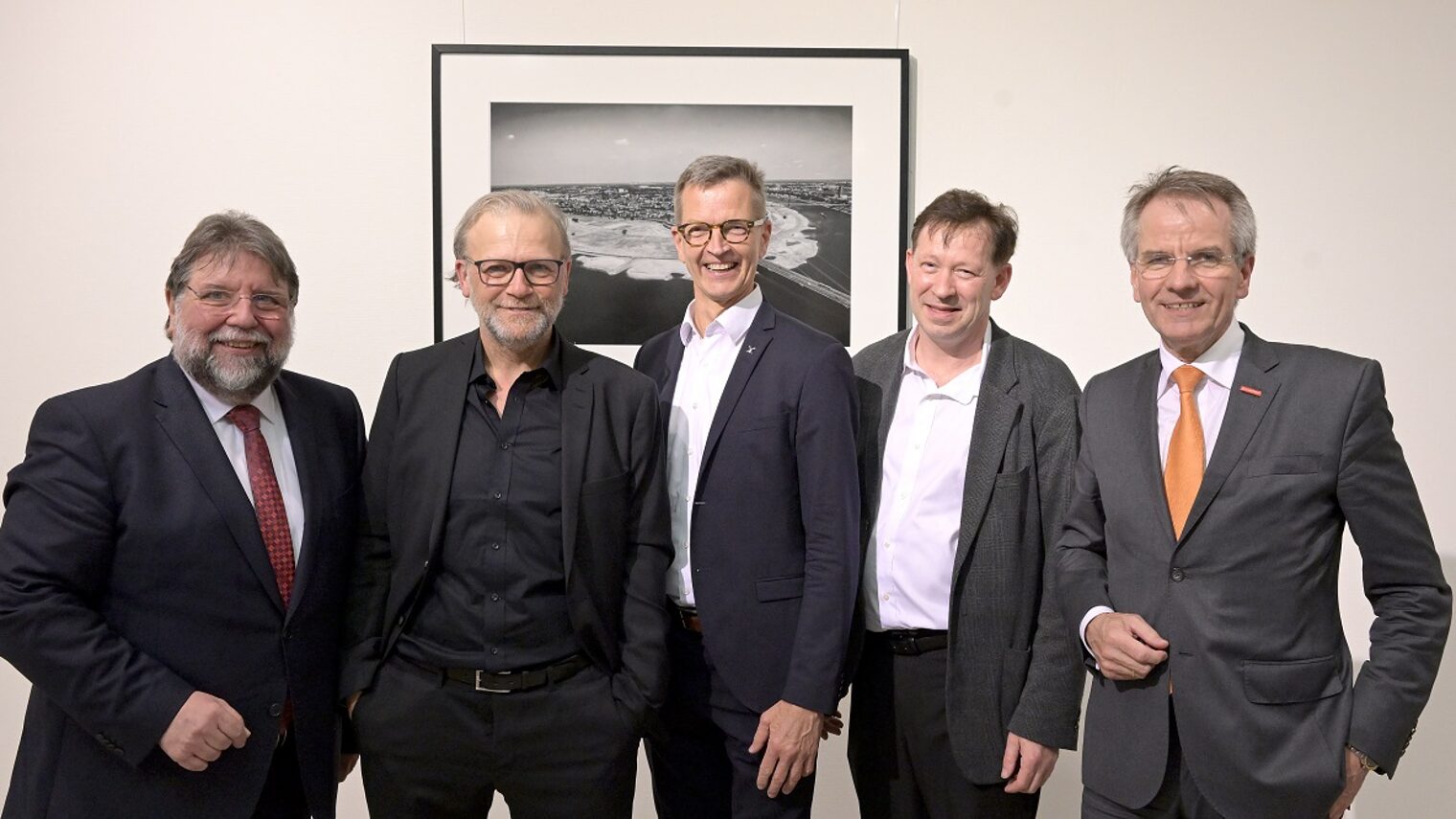 (v. l.): Horst Thoren, Andreas Bretz, Josef Hinkel, Stadtdirektor Burkhard Hintzsche und Kammerpräsident Andreas Ehlert
