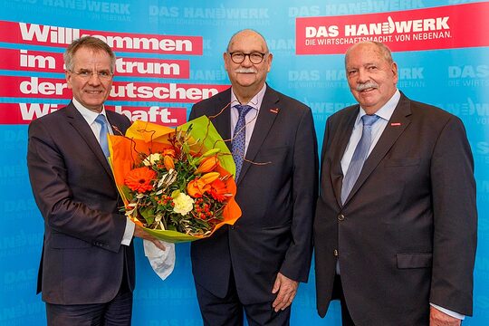 (v. l.): Kammerpräsident Andreas Ehlert, AN-Vizepräsident Bernd Münzenhofer und AG-Vizepräsident Gerd Peters