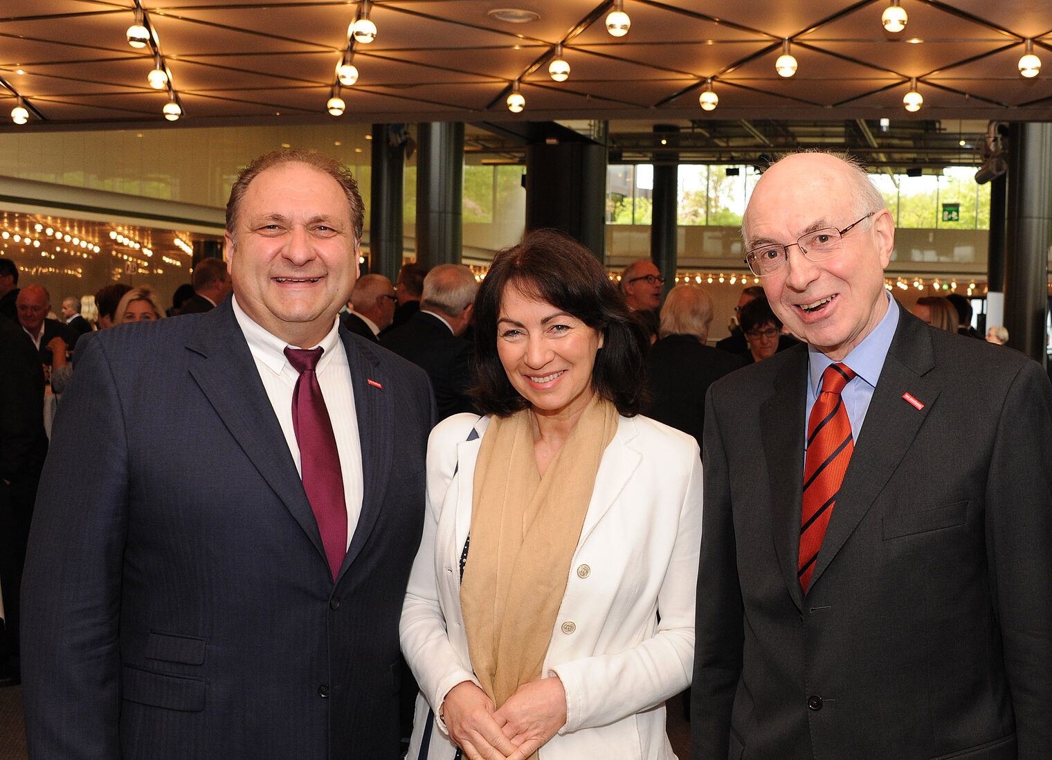 ZDH-Präsident Hans Peter Wollseifer mit Ehefrau Angelika und Dr. Thomas Köster, Leiter des Kompetenzzentrums Soziale Marktwirtschaft.