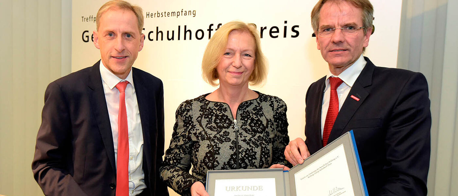 Georg-Schulhoff-Preis 2016 - Dr. Axel Fuhrmann, Prof. Dr. Johanna Wanka, Bundesministerin für Bildung und Forschung, und Andreas Ehlert.
