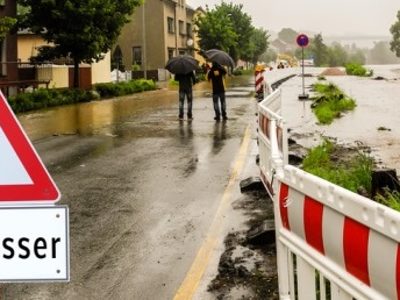 Hochwasser Schild 7 zu 3