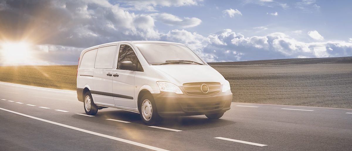 auto; sprinter; autovermietung; fahren; fahrzeug; fracht; leihen; lieferauto; liefern; lieferung; schnelle lieferung; lieferwagen; anliefern; logistik; mieten; paketdienst; pünktlich; schnell; sonnenuntergang; spedition; transporter; umzugswagen; van; speed; überstunden; rasant; kleintransporter;