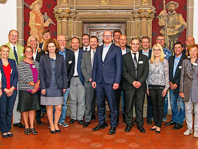Vertreter der Unternehmen und Institutionen bei der Auszeichnungsveranstaltung der 3. Ökoprofit Staffel im Duisburger Rathaus.