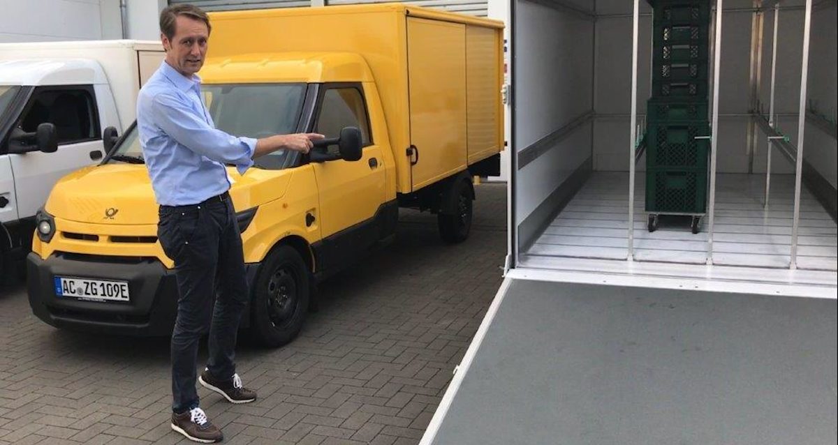 Bäcker Roland Schüren und seine Elektrotransporter.