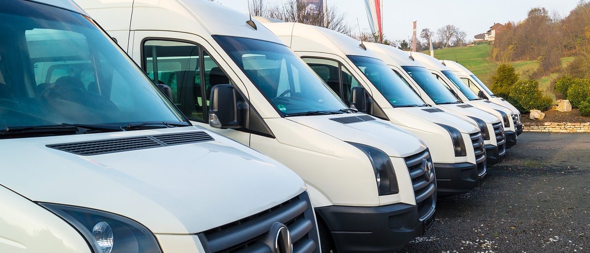Mobilität, Kleintransporter in Reihe