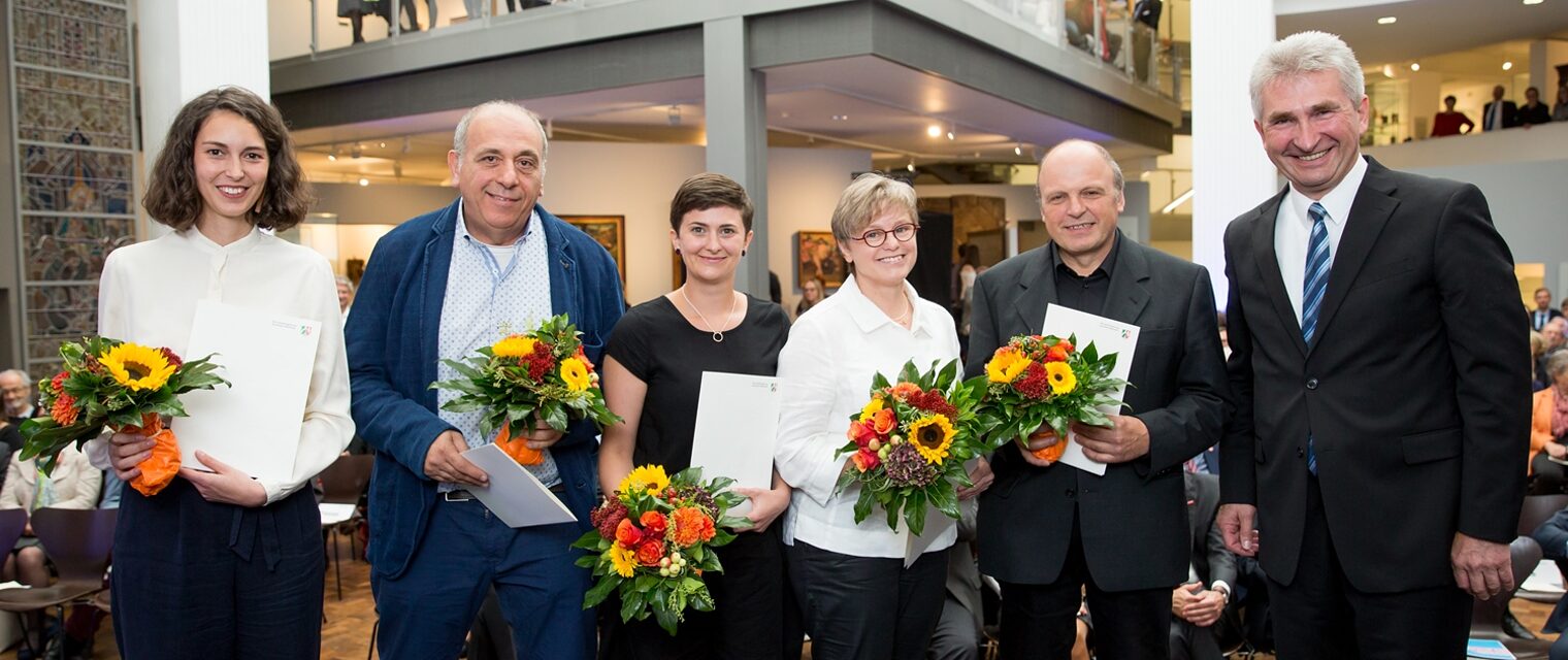 Preisträger des Staatspreises im Kunsthandwerk NRW mit Wirtschaftsminister Andreas Pinkwart