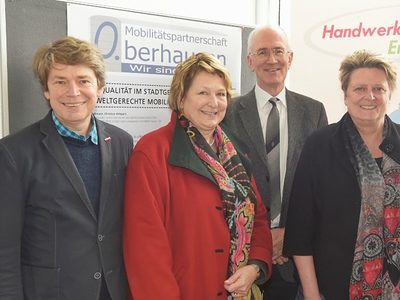 Auftakt Oberhausener Mobilitätspartnerschaft (v .l.): Prof. Dr. Eckhard Weidner, KHM Jörg Bischoff, Gabriele Poth, Leiterin des Zentrums für Umwelt u. Energie d. HWK Düsseldorf, Sabine Lauxen, Umweltdezernentin Stadt Oberhausen, Heinz-Jürgen Hacks und Kammerpräsident Andreas Ehlert