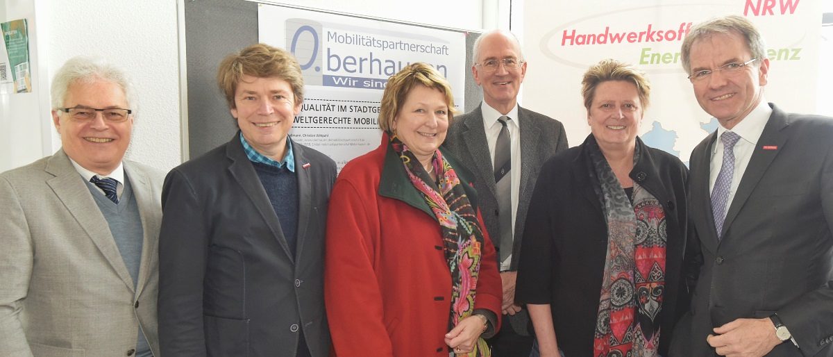 Auftakt Oberhausener Mobilitätspartnerschaft (v .l.): Prof. Dr. Eckhard Weidner, KHM Jörg Bischoff, Gabriele Poth, Leiterin des Zentrums für Umwelt u. Energie d. HWK Düsseldorf, Sabine Lauxen, Umweltdezernentin Stadt Oberhausen, Heinz-Jürgen Hacks und Kammerpräsident Andreas Ehlert