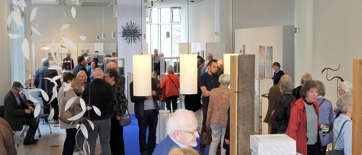 Besucher bei der Eröffnung der Europäischen Kunsthandwerkstage in der Handwerkskammer Düsseldorf