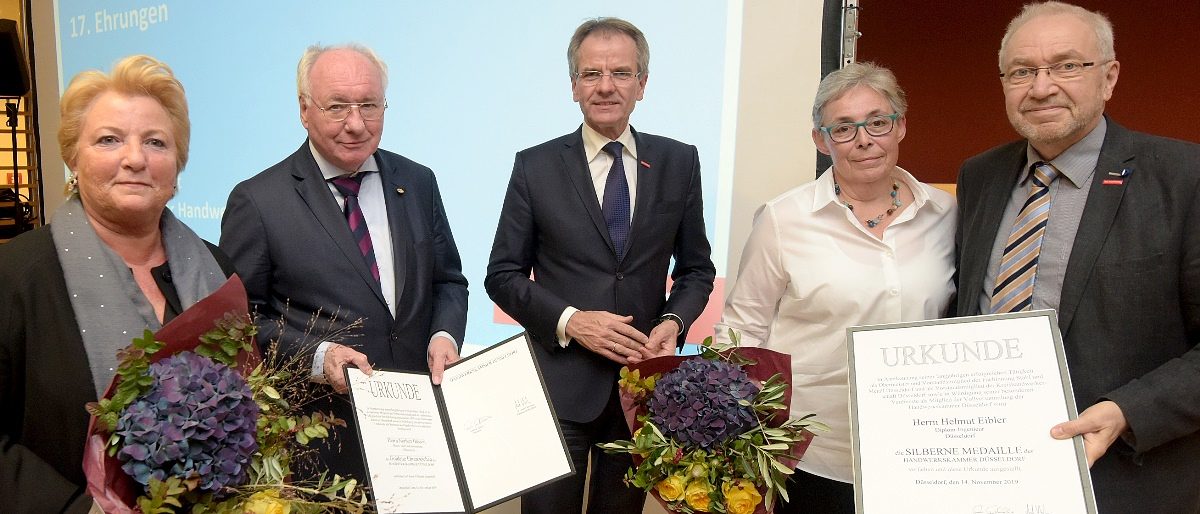 (v. l.): Norbert Hüsson mit Ehefrau, Kammerpräsident Andreas Ehlert und Helmut Eibler mit seiner Gattin