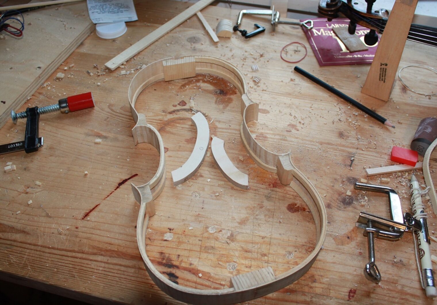 Geigenbau-Werkstatt: Arbeitsplatz