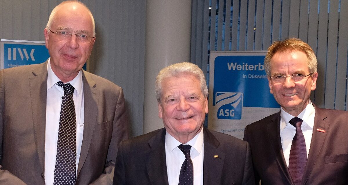 (v. l.): Dr. Leidinger, Vorsitzender des Verwaltungsrats der ASG, Bundespräsident a. D. Dr. Gauck und Kammerpräsident Ehlert