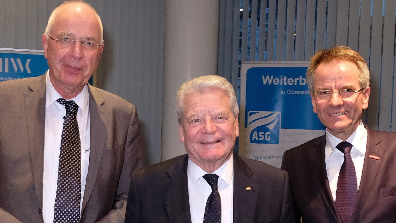 (v. l.): Dr. Leidinger, Vorsitzender des Verwaltungsrats der ASG, Bundespräsident a. D. Dr. Gauck und Kammerpräsident Ehlert
