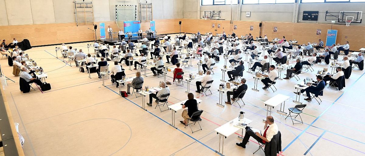 Die Vollversammlung tagte im Sommer 2020 aufgrund der Corona-Pandemie in einer Sporthalle. Das gab es noch nie! Vollversammlung im Sommer 2020