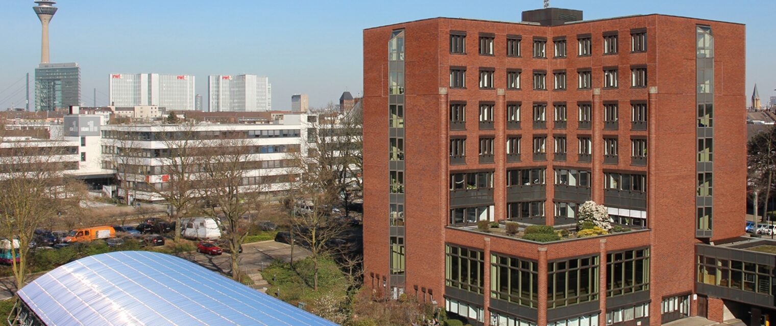 Blick auf das Gebäude A der Handwerkskammer Düsseldorf