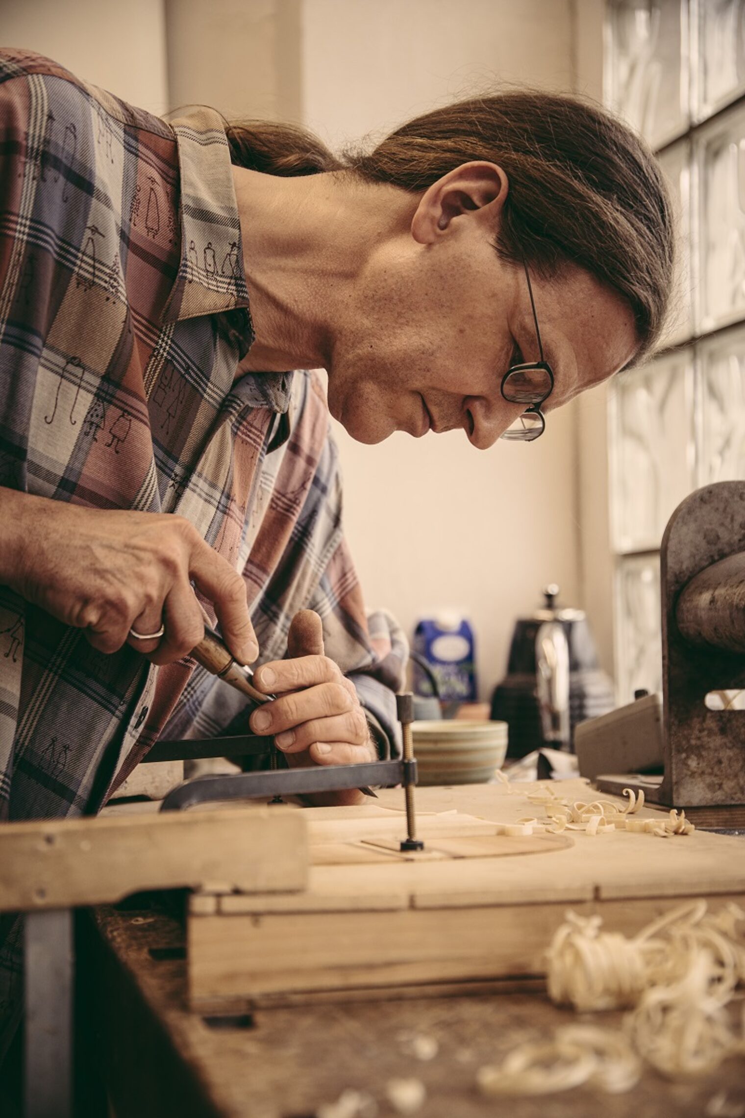 Gitarrenbauer Lietz bei der Arbeit