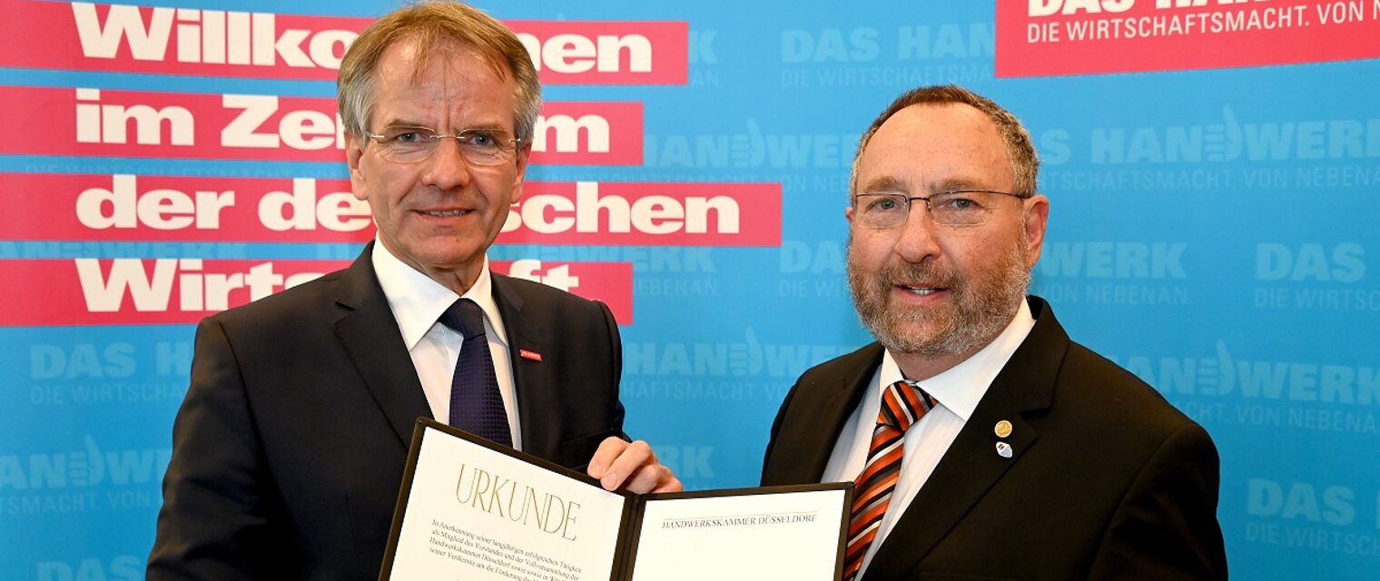 (v. l.): Kammerpräsident Andreas Ehlert und Lothar Dröse