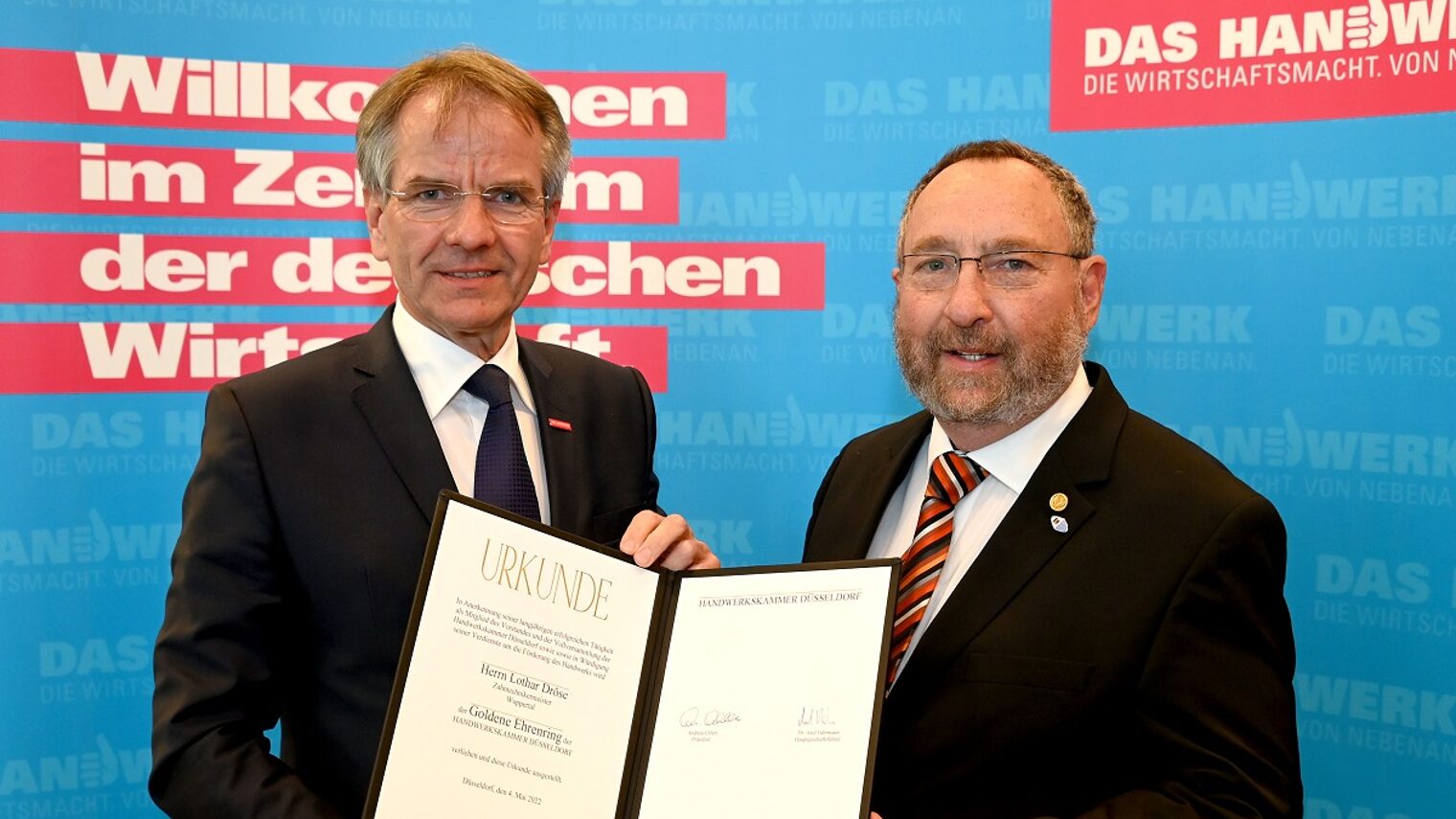 (v. l.): Kammerpräsident Andreas Ehlert und Lothar Dröse