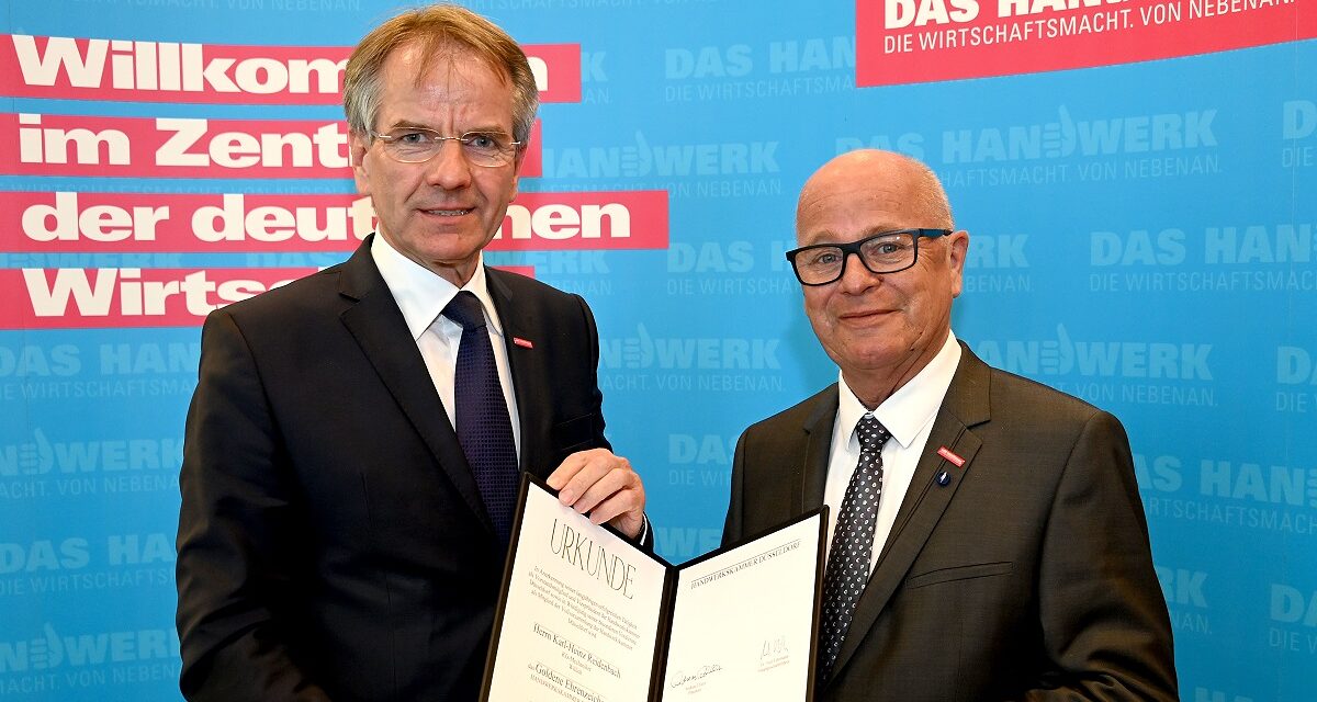 (v. l.): Kammerpräsident Ehlert und Vizepräsident Karl-Heinz Reidenbach