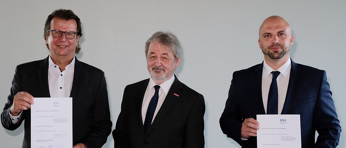 Sachverständigenvereidigung (v. l.) Jörg Ropertz, stv. Hauptgeschäftsführer Ass. Manfred Steinritz und Marcel Rohra