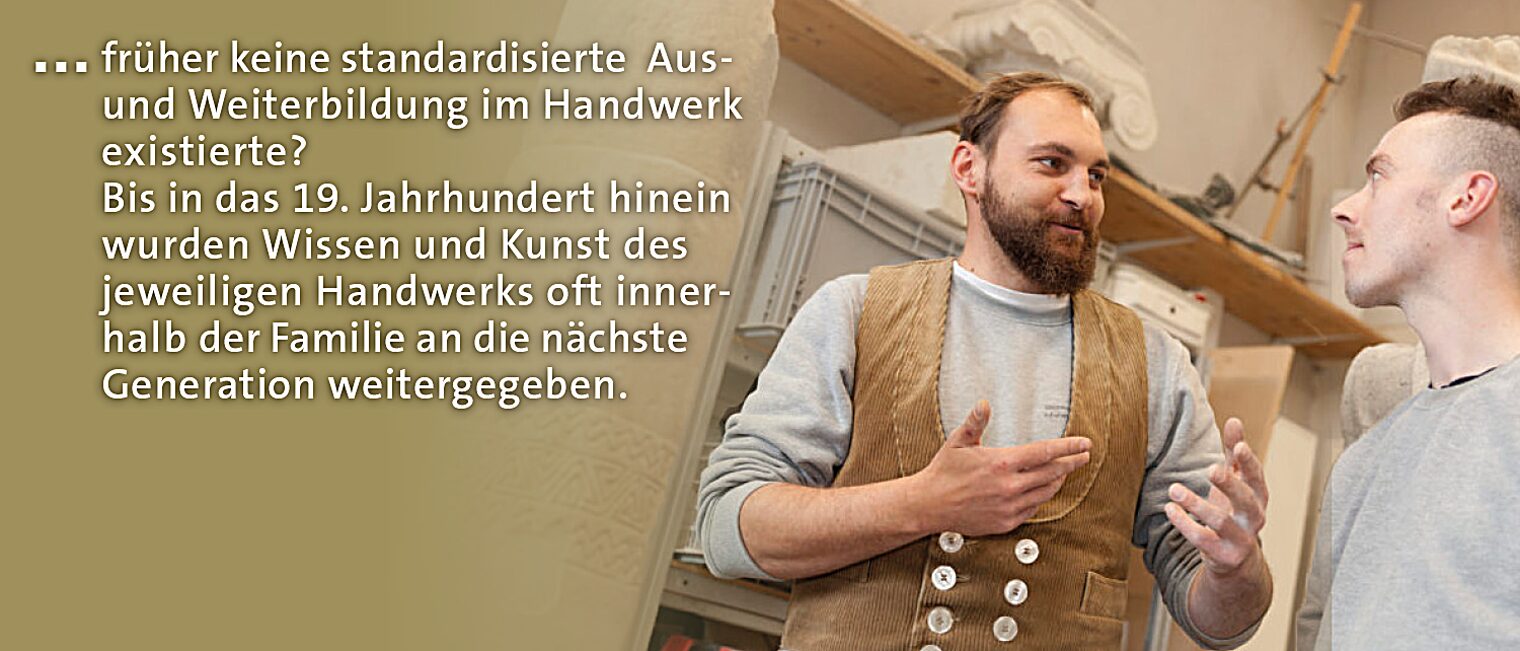 Steinmetz erklärt etwas seinem jüngeren Kollegen