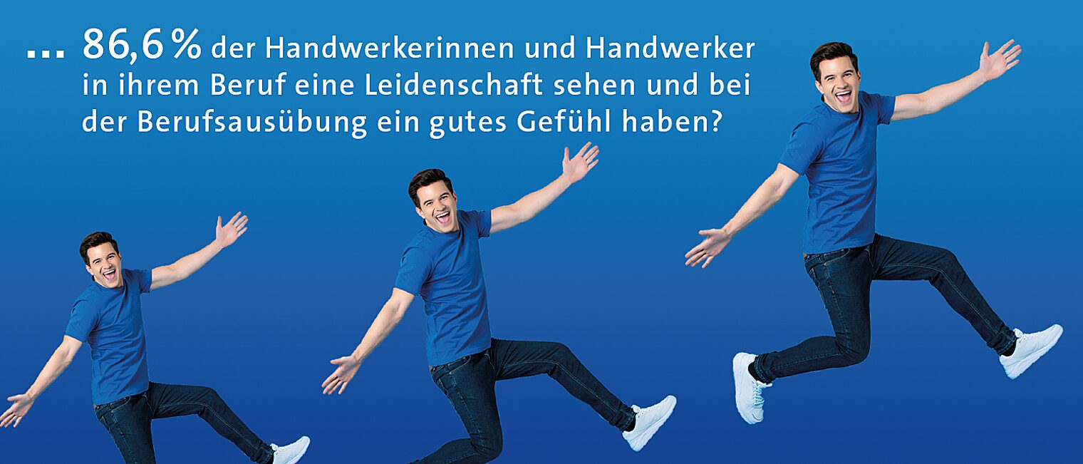 Junger Mann (dreifach) macht Luftsprung