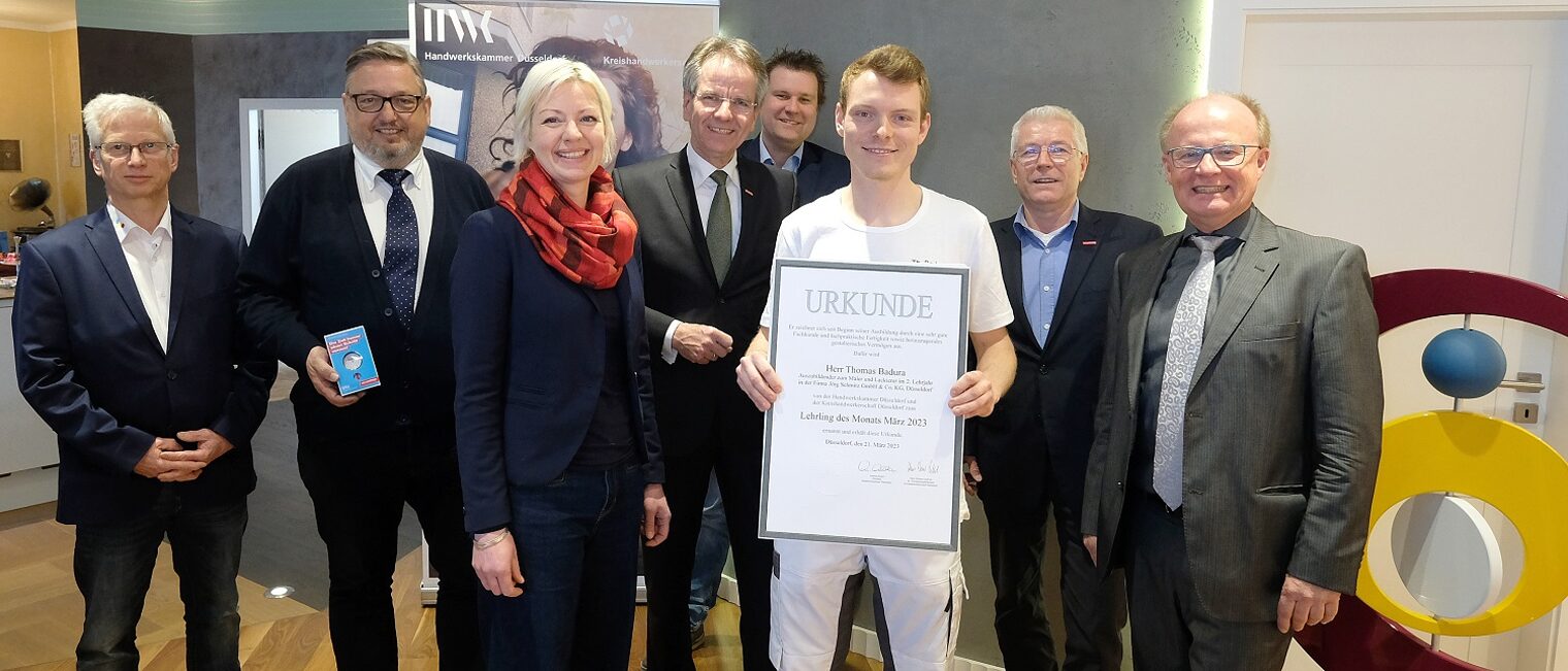 Auszeichnung von Thomas Badura im Ausbildungsbetrieb von Maler- und Lackierermeister Jörg Schmitz