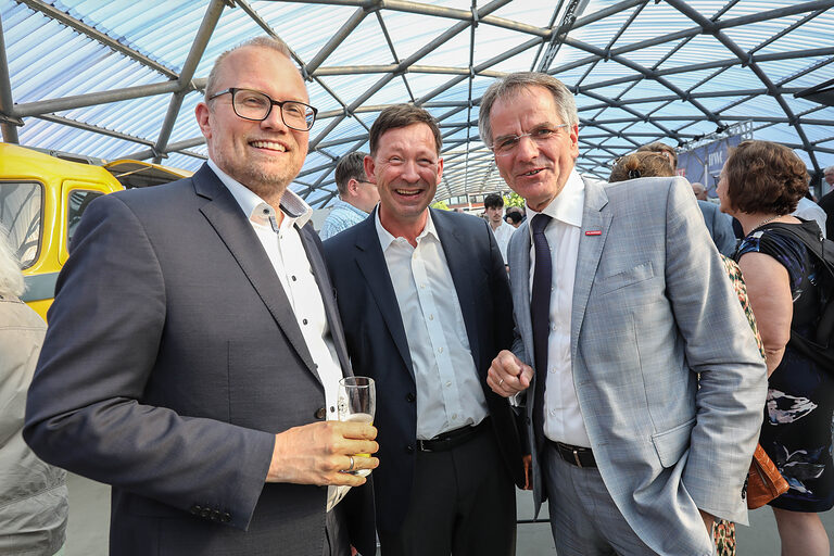 Jochen Ott, Vorsitzender der SPD-Landtagsfraktion, Burkhard Hintzsche, Stadtdirektor Düsseldorf, und Kammerpräsident Andreas Ehlert