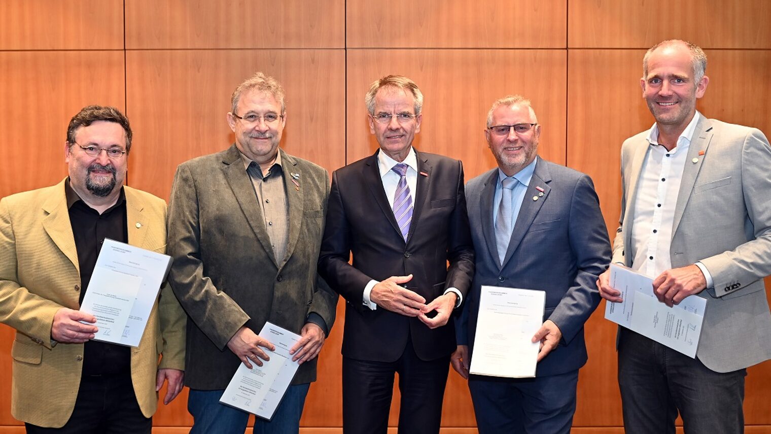 (v. l.): Guido de Nardo, Peter Maxisch, Kammerpräsident Andreas Ehlert, Karl-Heinz Ißling und Thomas Klode