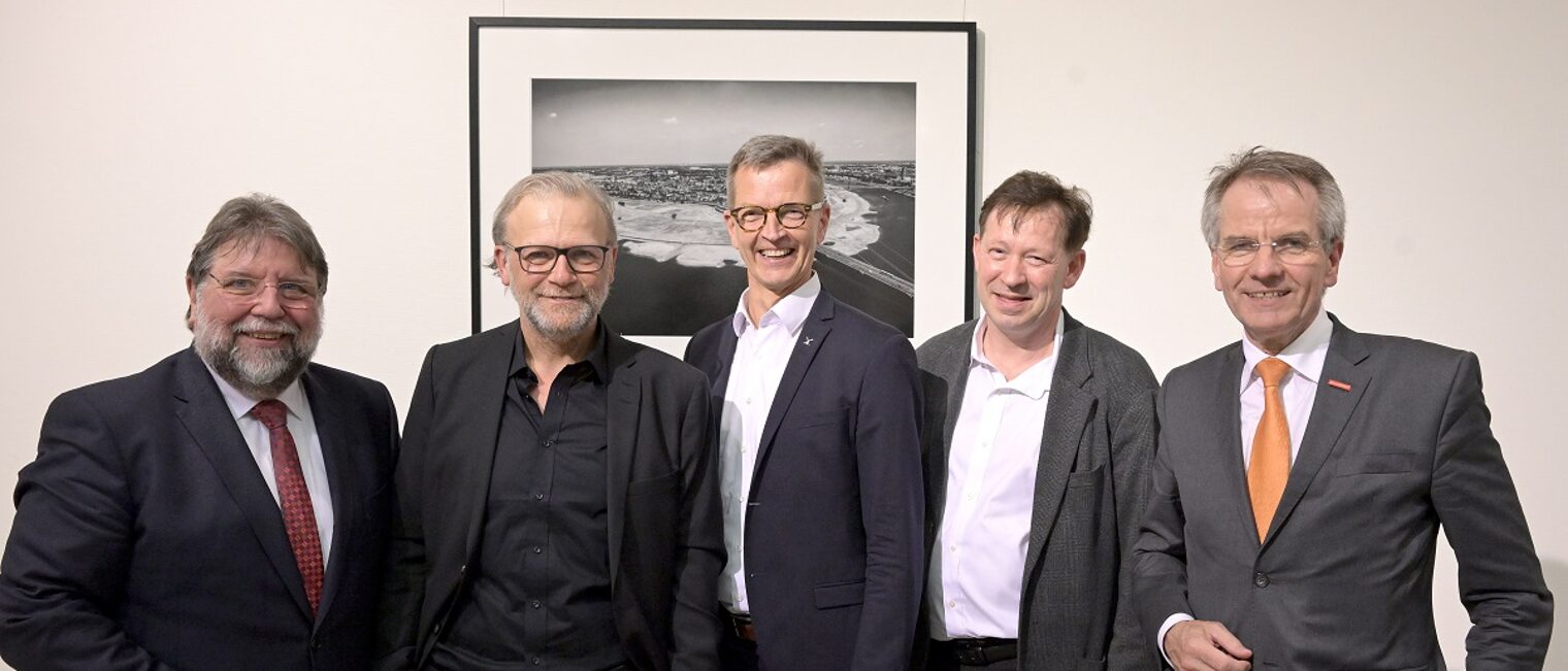 (v. l.): Horst Thoren, Andreas Bretz, Josef Hinkel, Stadtdirektor Burkhard Hintzsche und Kammerpräsident Andreas Ehlert