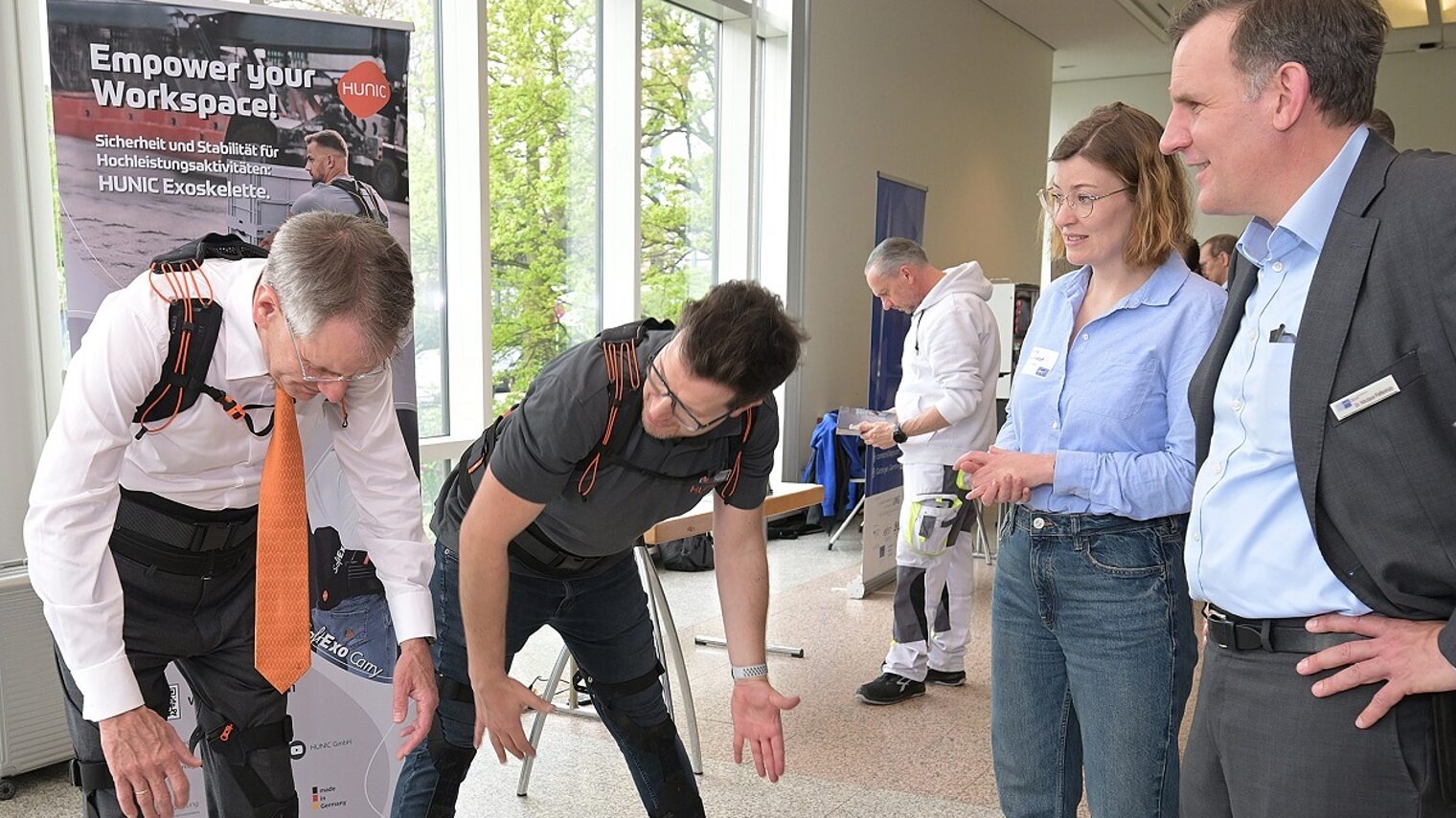 (v. l.): Andreas Ehlert, Jan Rupprich, Hanna Middendorf und Dr. Nikolaus Paffenholz