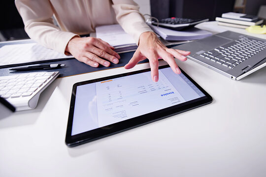 E-Rechnung auf einem Tablet