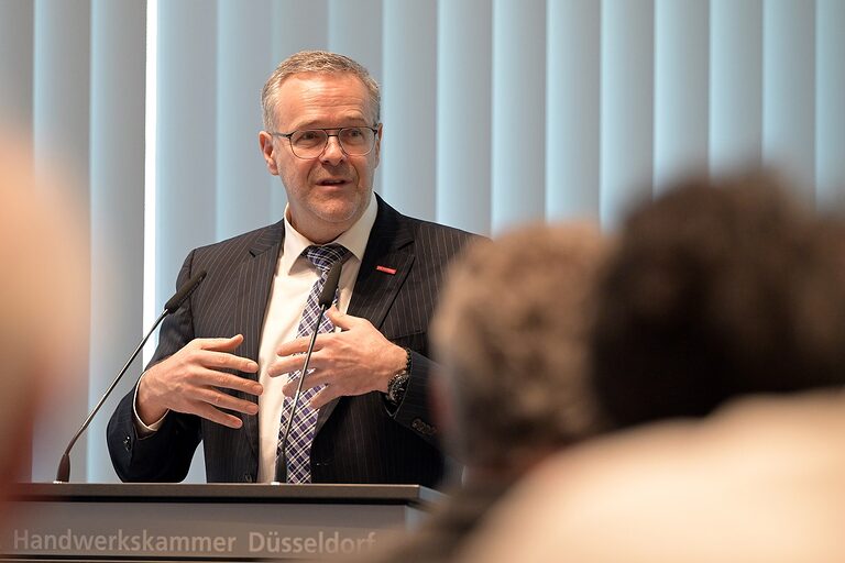 ZDH-Präsident Jörg Dittrich am Rednerpult