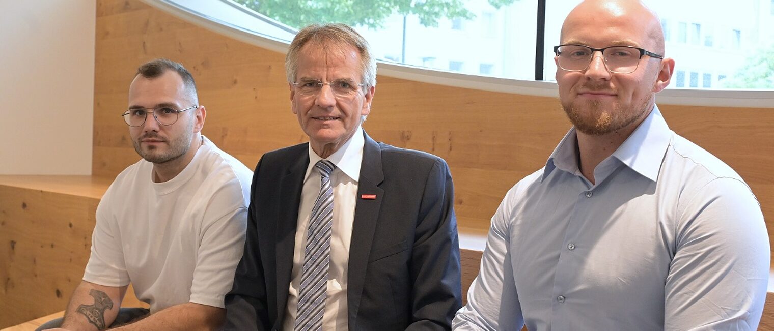 Pressekonferenz zur Meisterfeier 2025 (v. l.): Jahresbestmeister Manuel Weidler, Kammerpräsident Andreas Ehlert und Jahresbestmeister Florian Zylka