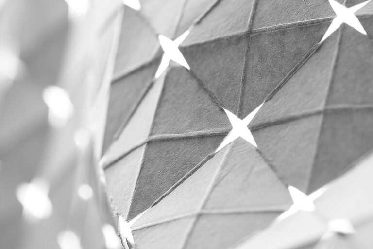 Detail der Papierskulptur von Zohair Zouirech 