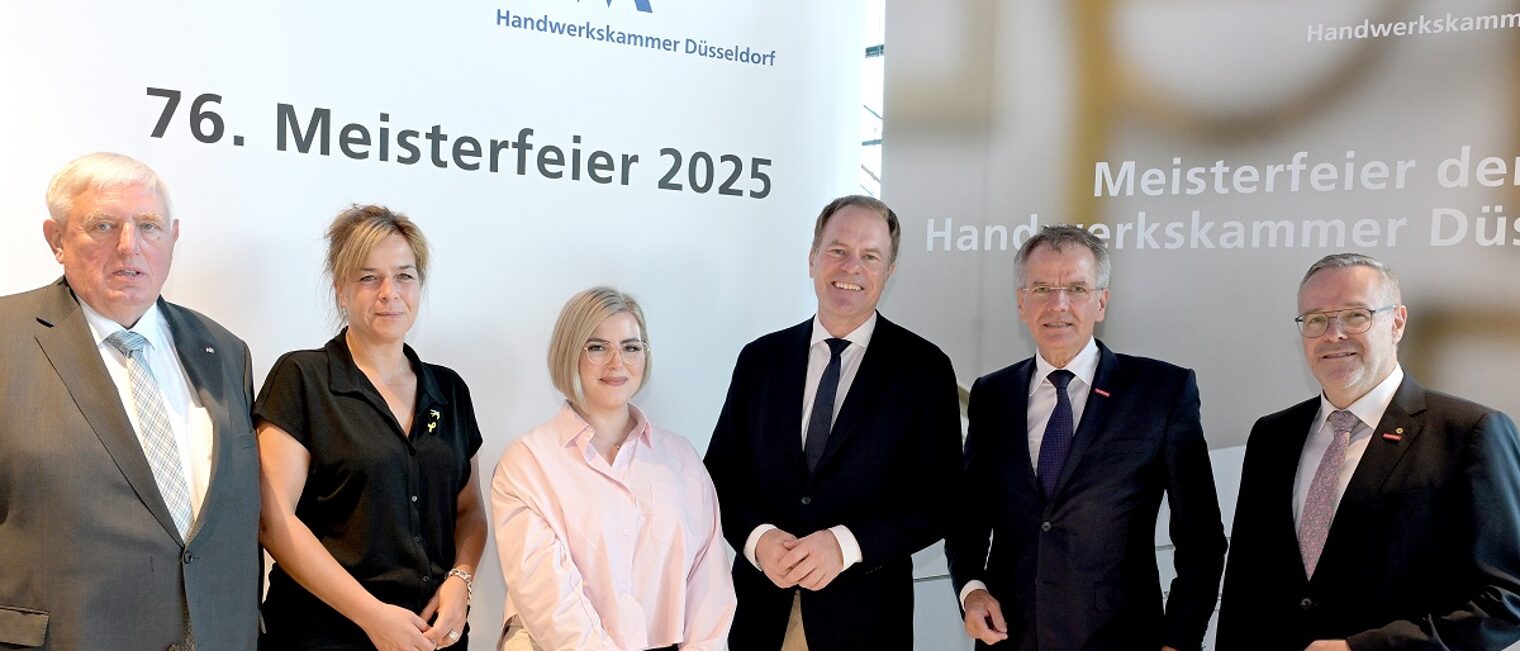 Meisterfeier 28.06.06.2025 Die Teilnehmenden posieren für ein Pressefoto anlässlich der 76. Meisterfeier.