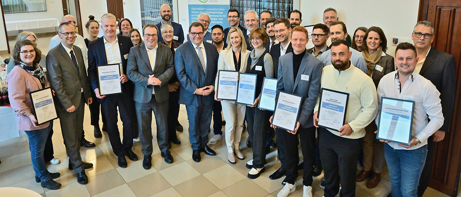 Ökoprofit Krefeld Auszeichnungsveranstaltung Gruppenbild mit Minister Krischer