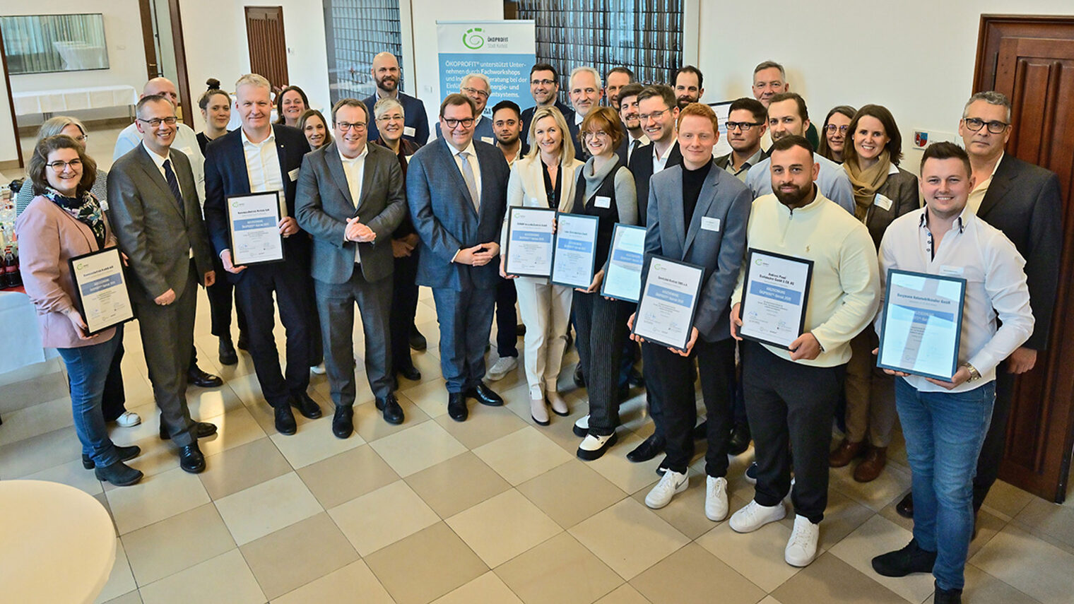 Ökoprofit Krefeld Auszeichnungsveranstaltung Gruppenbild mit Minister Krischer