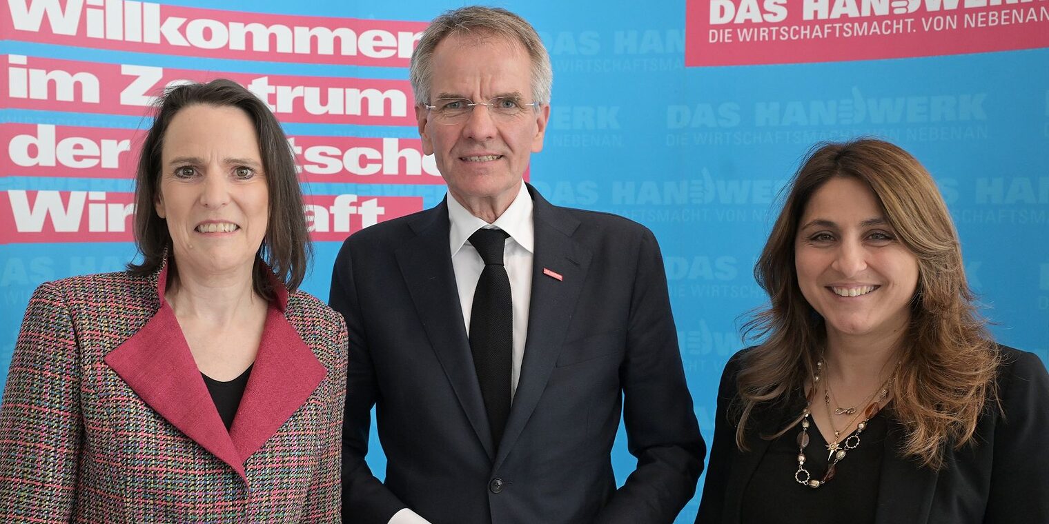 Das Präsidium der Handwerkskammer Düsseldorf bestehend aus Präsident Andreas Ehlert und den beiden Vizepräsidentinnen Sandra Gronemeier und Özlem Yarar