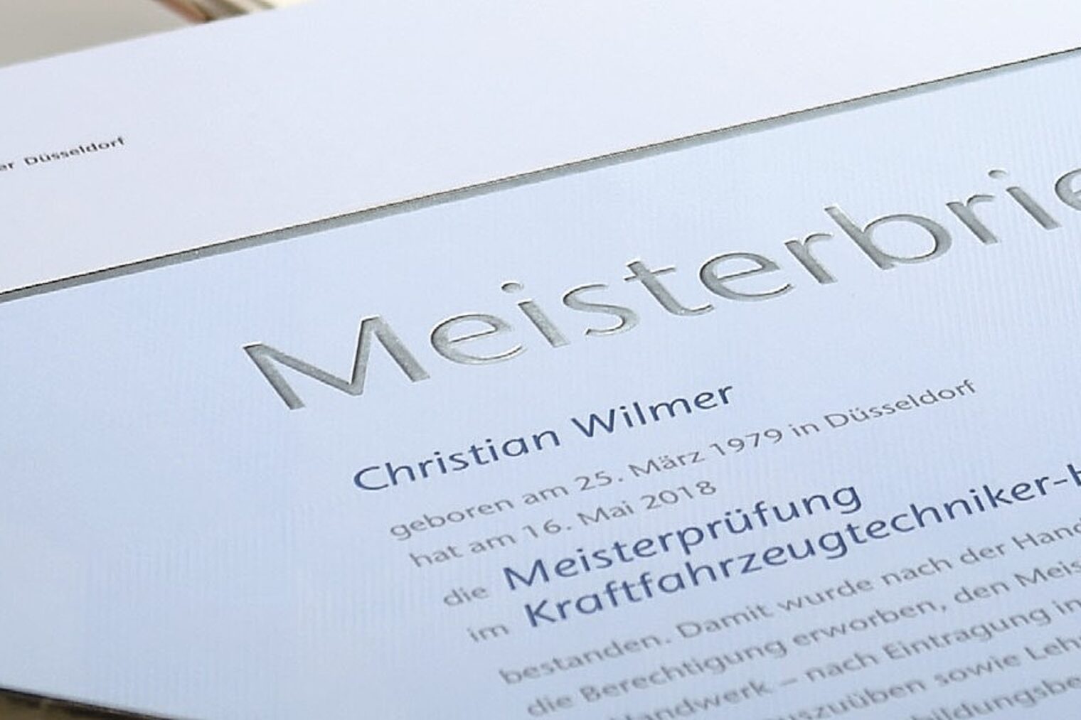 Nahaufnahme des Titels eines Meisterbriefes