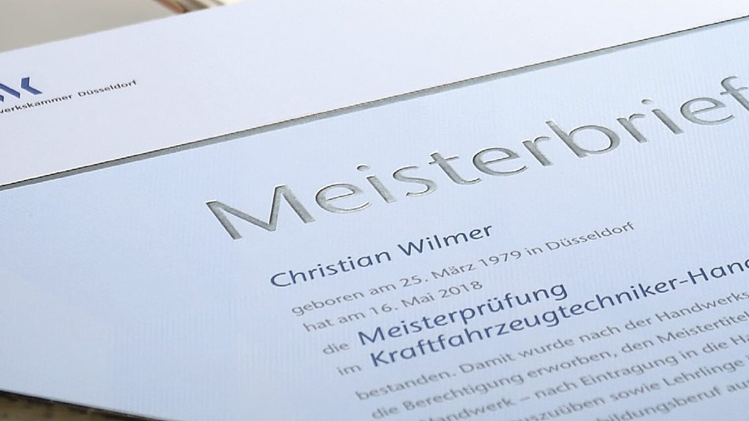 Nahaufnahme des Titels eines Meisterbriefes