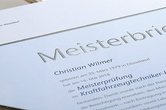 Nahaufnahme des Titels eines Meisterbriefes