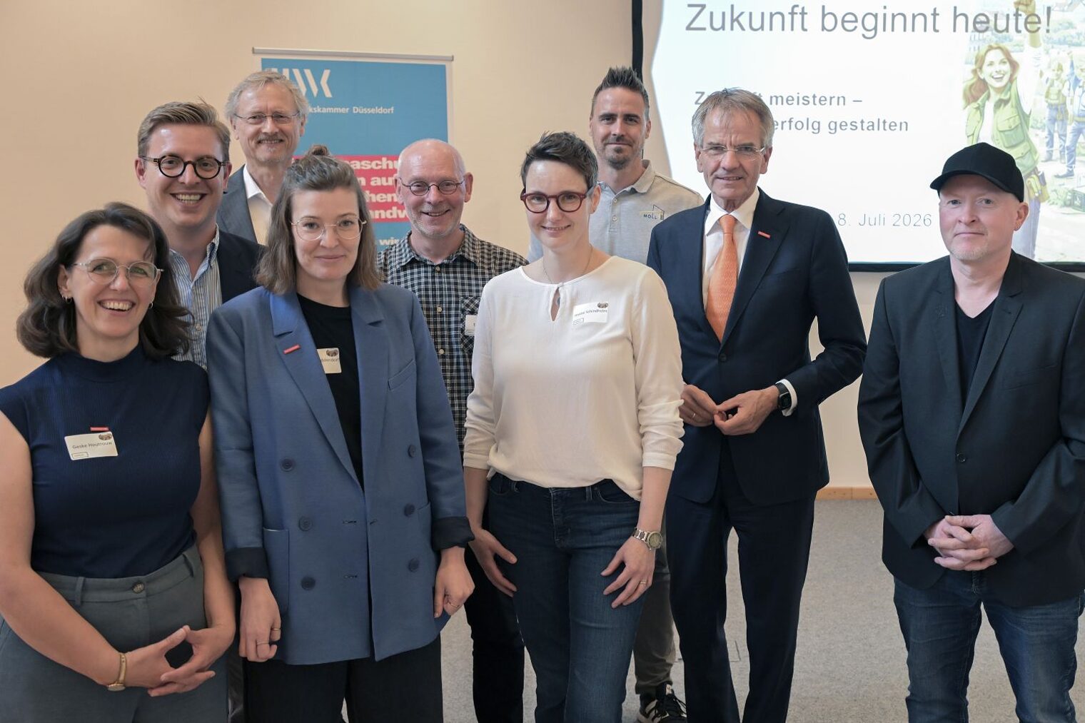 Gruppenbild von den Veranstaltern und Rednern