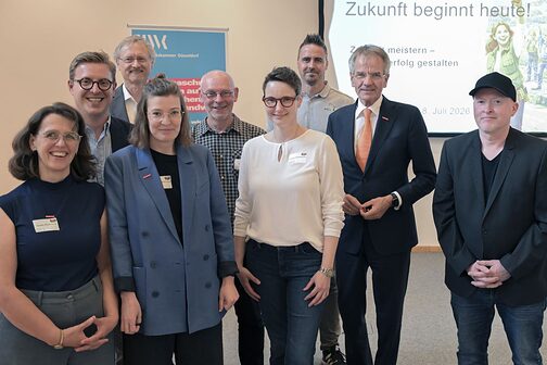 Gruppenbild von den Veranstaltern und Rednern