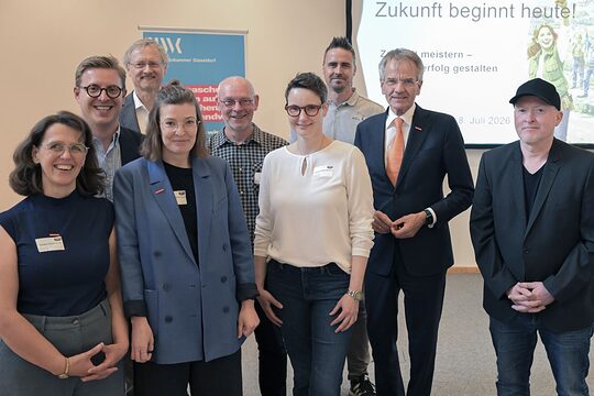 Gruppenbild von den Veranstaltern und Rednern