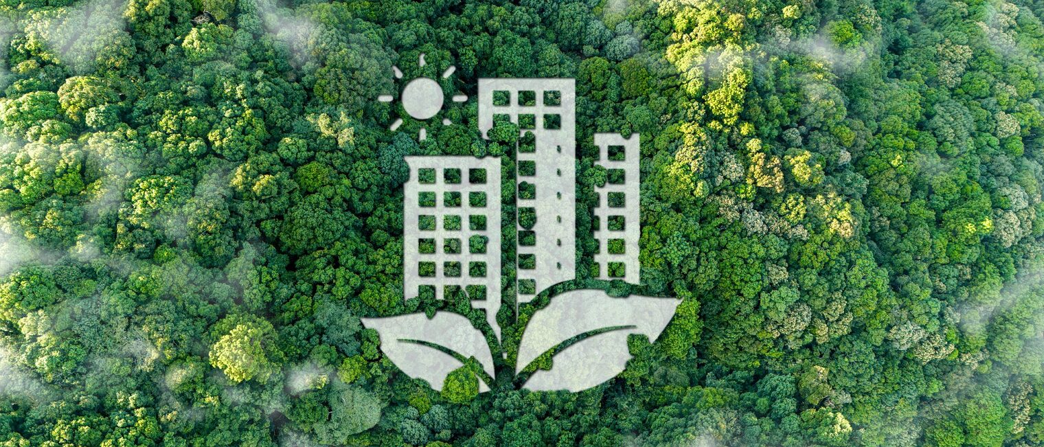 Zeichnung einer Gebäudeform inmitten purer Natur symbolisiert Nachhaltiges grünes Bauen.
